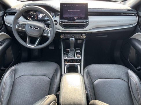 Used 2023 Jeep Compass Limited image 11