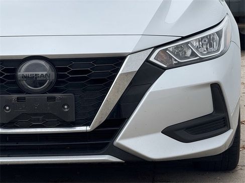 Used 2022 Nissan Sentra SV image 9