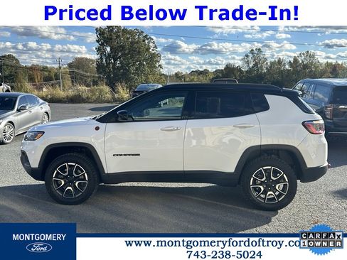 Used 2024 Jeep Compass Trailhawk image 3