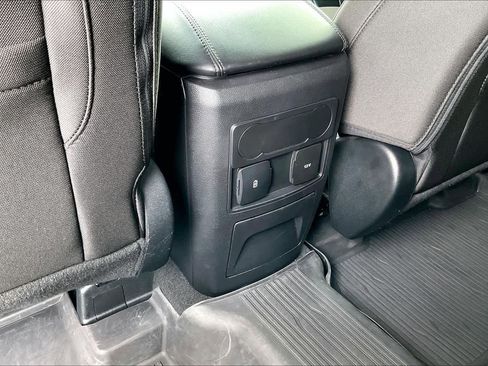 Used 2023 Ford Explorer XLT RWD image 42