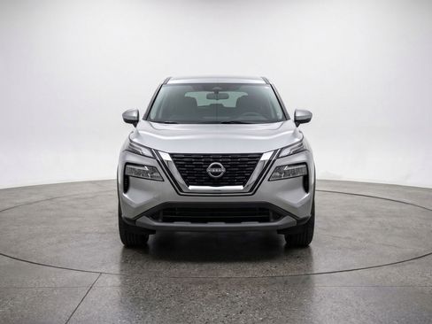 Used 2025 Nissan Rogue SV image 2