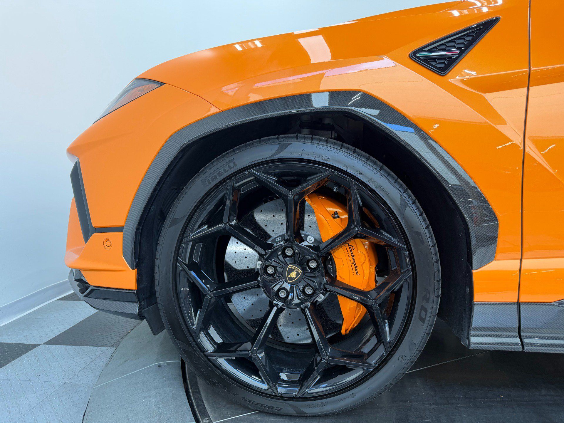 Used 2024 Lamborghini Urus Performante AWD/4WD image 9
