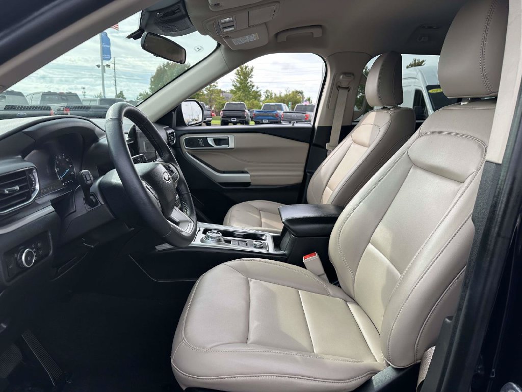 Certified 2023 Ford Explorer XLT w/ Equipment Group 202A AWD/4WD image 10