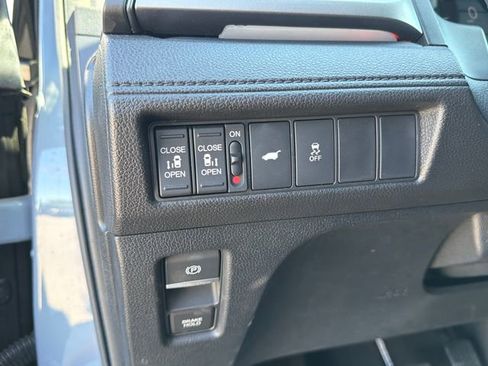 Used 2025 Honda Odyssey Sport-L image 12