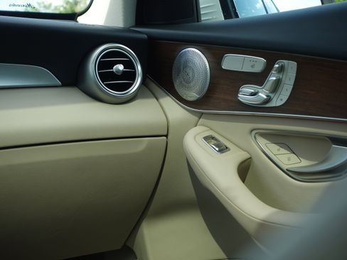 Used 2021 Mercedes-Benz GLC 300 4MATIC image 14