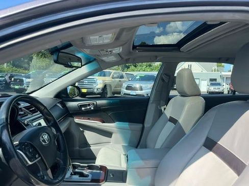 Used 2014 Toyota Camry XLE w/ Leather Package FWD image 5