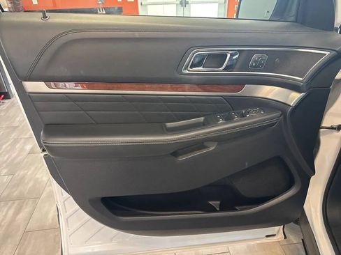 Used 2018 Ford Explorer Platinum AWD/4WD image 14