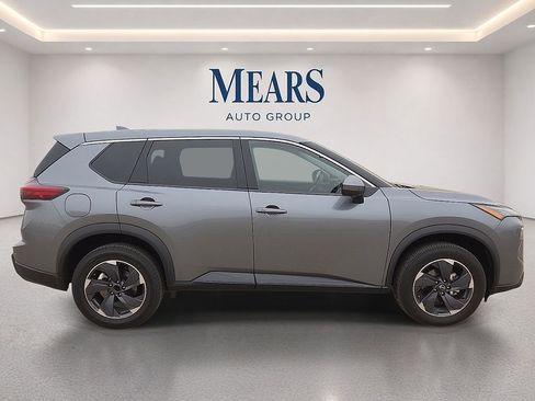 Used 2024 Nissan Rogue SV FWD image 6