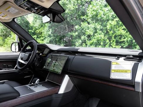 New 2026 Land Rover Range Rover Long Wheelbase SE AWD/4WD image 15