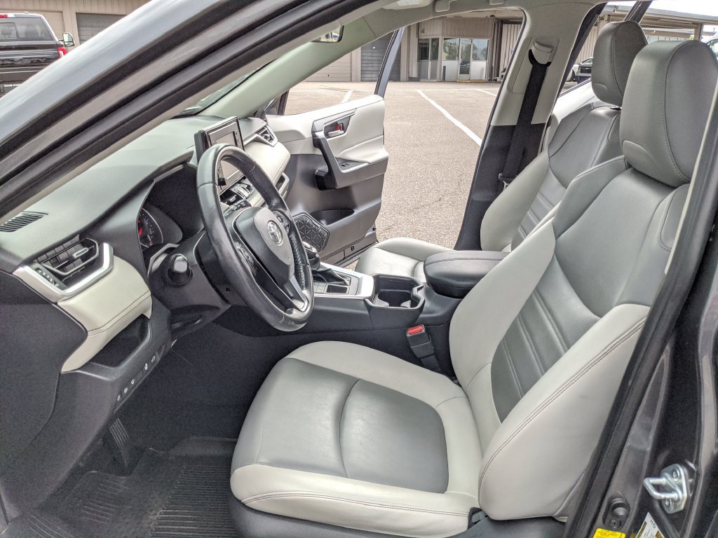 Used 2019 Toyota RAV4 XLE Premium w/ Cold Weather Package AWD/4WD image 15