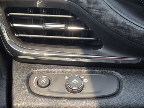 Used 2025 Buick Envista Preferred w/ Convenience I Package image 11