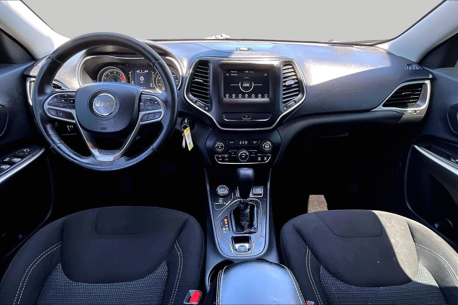 Used 2019 Jeep Cherokee Latitude w/ Cold Weather Group AWD/4WD image 14