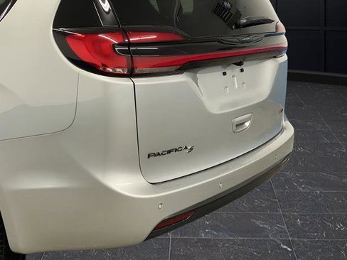 New 2026 Chrysler Pacifica Select w/ S Appearance Package image 36