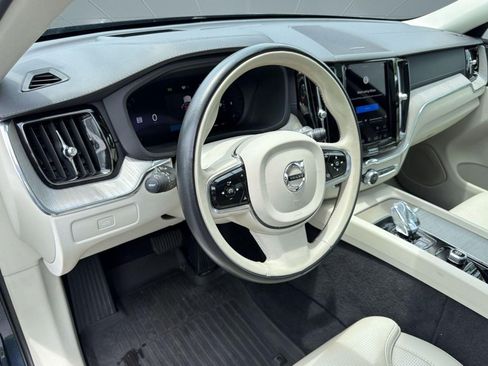 Used 2023 Volvo XC60 B5 Ultimate w/ Climate Package FWD image 4