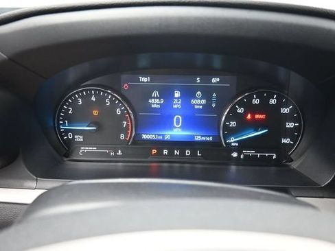 Used 2024 Ford Explorer XLT w/ Equipment Group 202A AWD/4WD image 18