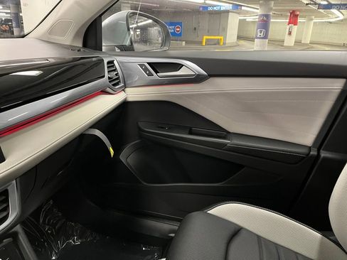 New 2025 Volkswagen Taos SEL image 30