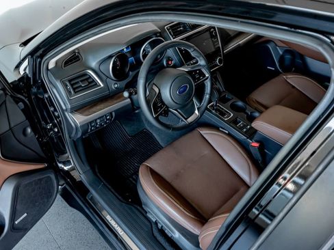 Used 2018 Subaru Outback 3.6R Touring image 4