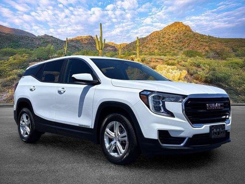 Used 2024 GMC Terrain SLE FWD image 2