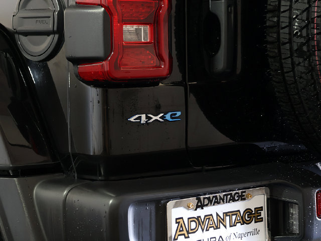 Used 2023 Jeep Wrangler Unlimited Sahara w/ Cold Weather Group AWD/4WD image 38