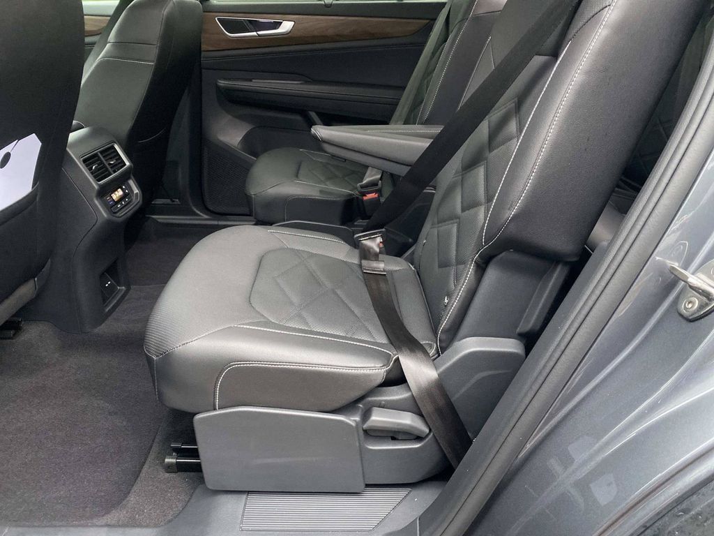 Used 2024 Volkswagen Atlas SE FWD image 14