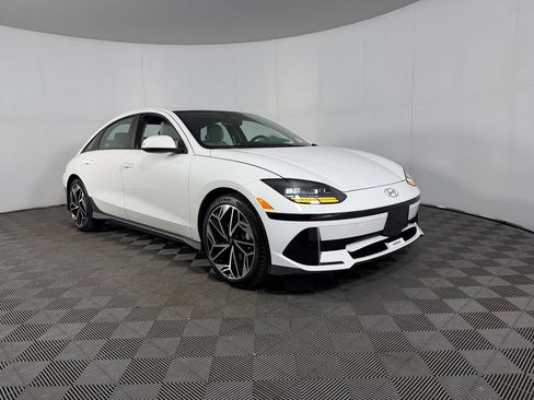 Used 2025 Hyundai Ioniq 6 SEL RWD image 3