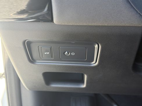 Used 2020 Land Rover Discovery Landmark AWD/4WD image 38