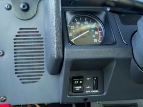 Used 1991 Jeep Wrangler Renegade AWD/4WD image 42