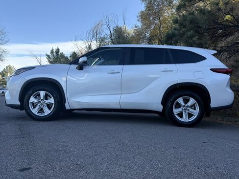 Used 2023 Toyota Highlander LE image 4