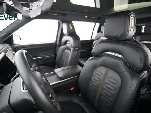 Used 2024 Rivian R1S Adventure AWD/4WD image 4