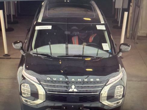 Used 2024 Mitsubishi Outlander SEL image 2