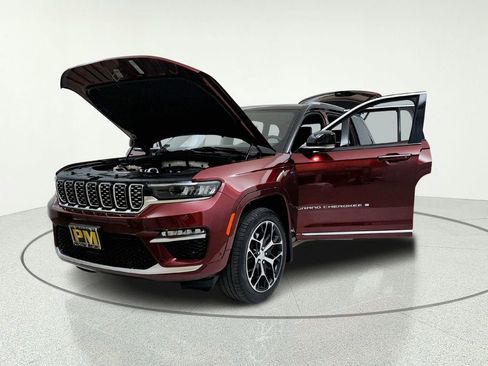 Used 2022 Jeep Grand Cherokee Summit AWD/4WD image 12