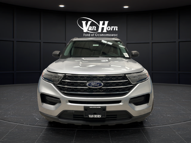 Used 2024 Ford Explorer XLT AWD/4WD image 2