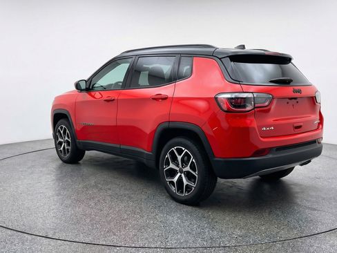 Used 2025 Jeep Compass Limited image 6