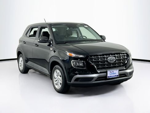 Used 2023 Hyundai Venue SE image 3
