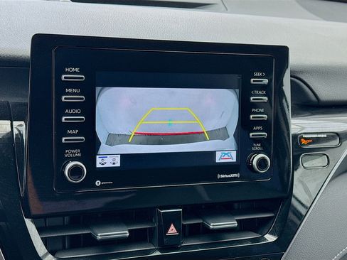 Used 2024 Toyota Camry SE image 10