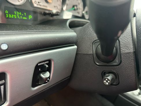 Used 2005 Ford Thunderbird image 37