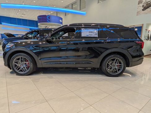 New 2026 Ford Explorer ST w/ Sun And Sound Package image 6