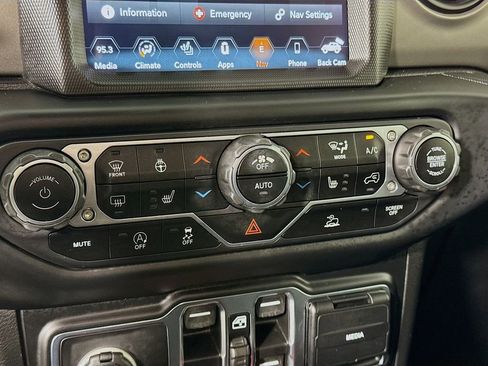 Used 2021 Jeep Wrangler Unlimited Sport AWD/4WD image 16