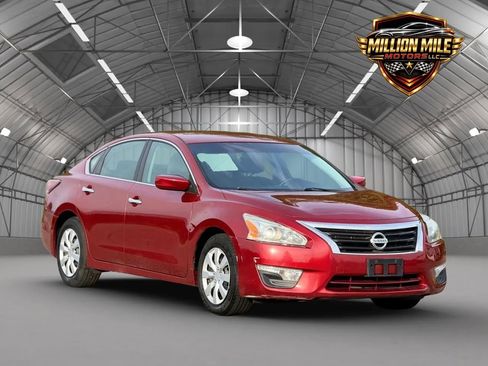 Used 2014 Nissan Altima 2.5 S FWD image 1
