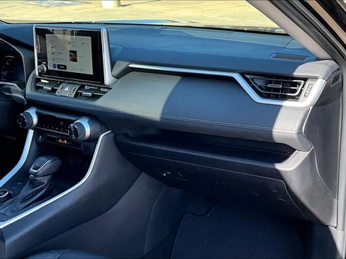 Used 2025 Toyota RAV4 XLE Premium image 18