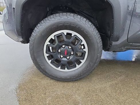 Used 2025 Toyota Tacoma TRD Off-Road AWD/4WD image 34