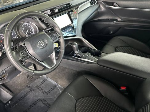 Used 2018 Toyota Camry SE FWD image 10