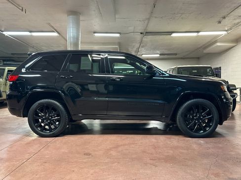 Used 2021 Jeep Grand Cherokee Laredo X image 6