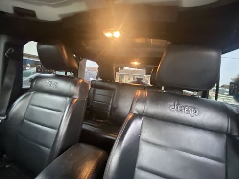 Used 2012 Jeep Wrangler Unlimited Sahara image 18