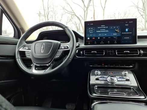 Used 2022 Lincoln Nautilus AWD image 5