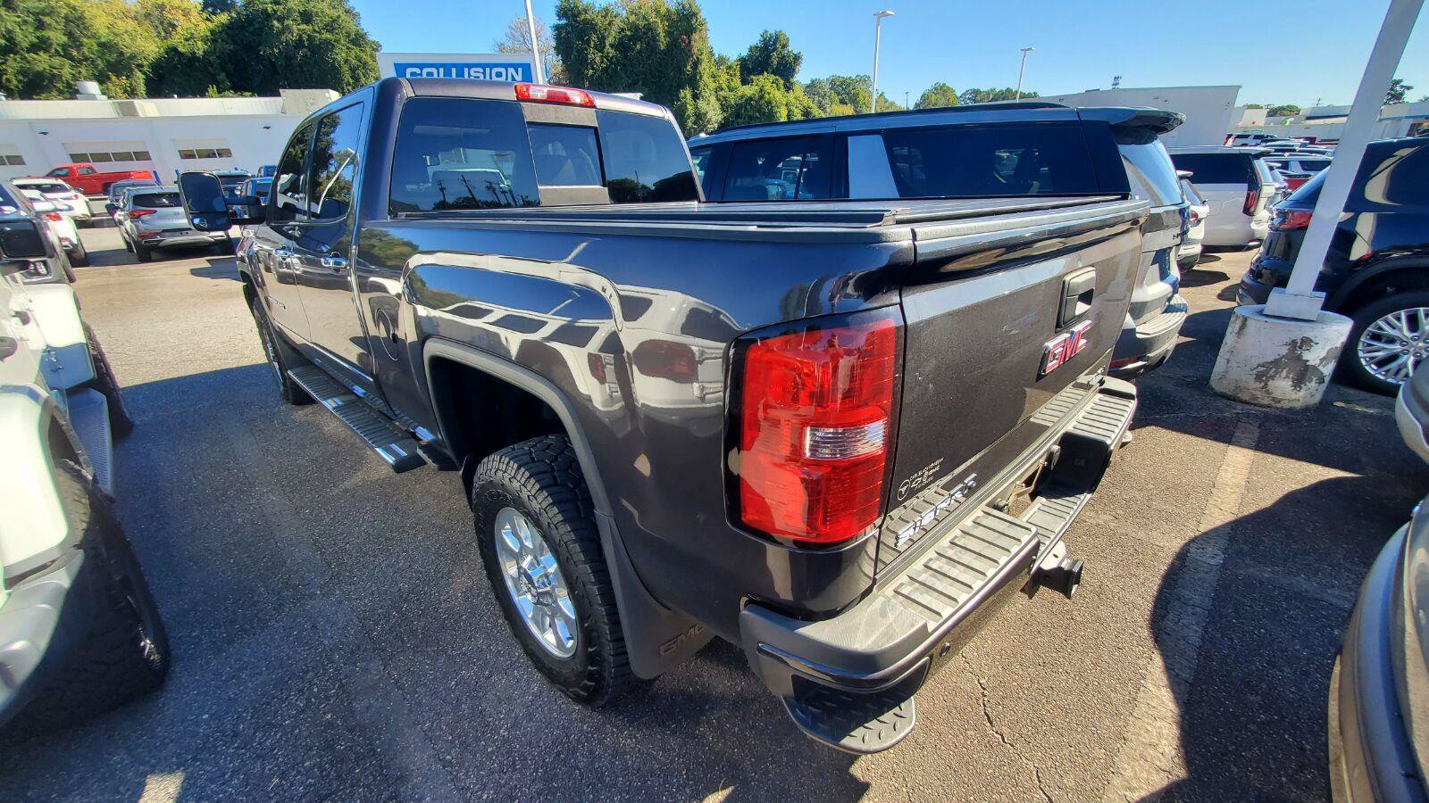 Used 2015 GMC Sierra 2500 Denali w/ Duramax Plus Package AWD/4WD image 8