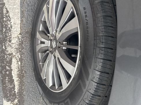 Used 2019 Nissan Pathfinder SL image 8