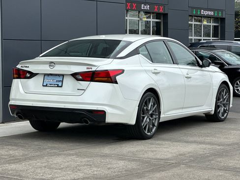 Used 2024 Nissan Altima 2.0 SR image 3