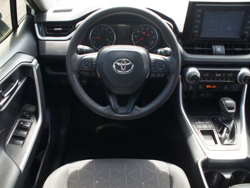Used 2019 Toyota RAV4 XLE w/ Convenience Package FWD image 5