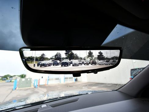 Used 2023 Cadillac Escalade Premium Luxury AWD/4WD image 32